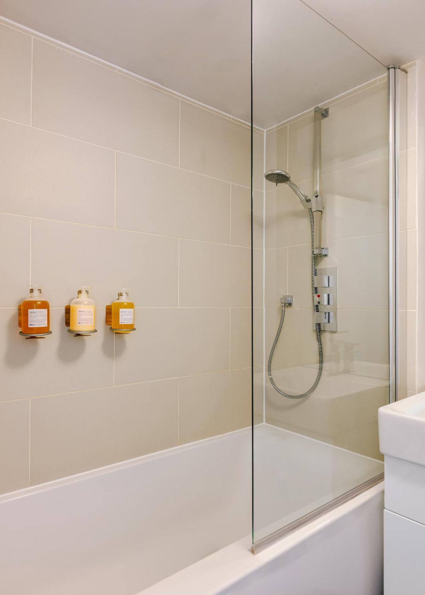 Sonder The Bard Aparthotel Londen Buitenkant foto